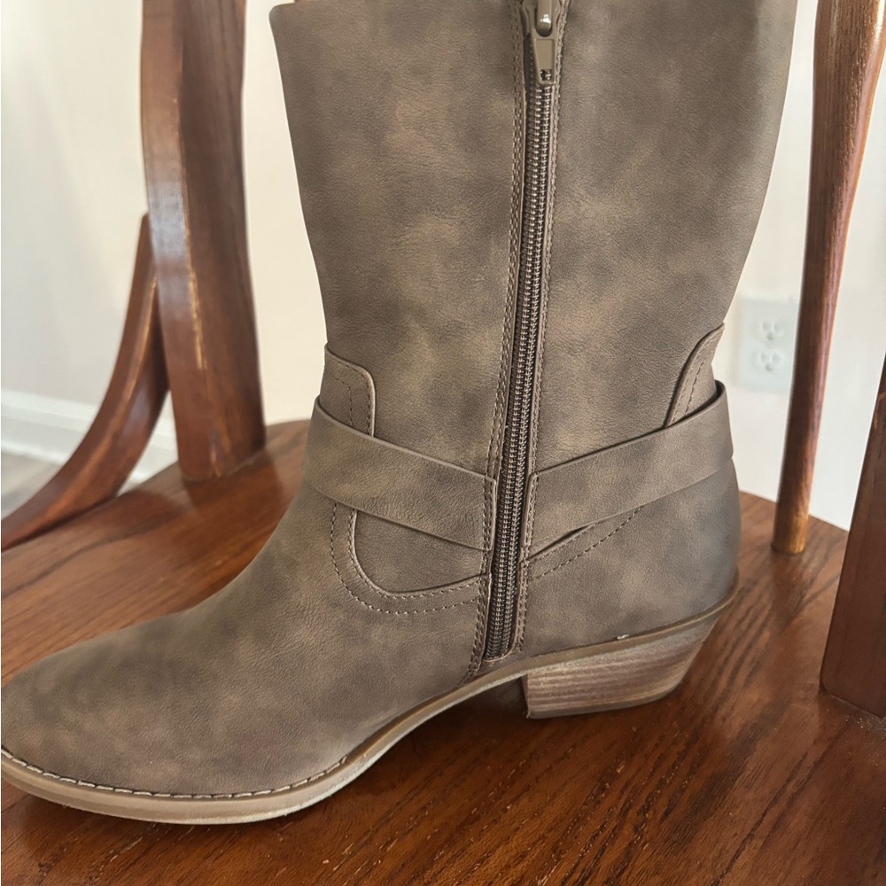 DV by Dolce Vita Brown Heeled Boots - Picture 2 of 3